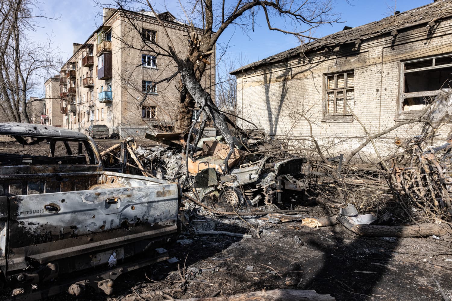 8 měsíců na frontě bez rotace. Vyčerpání a únava obránců Časiv Jaru. Reportérky přímo v místě těžkých bojů.