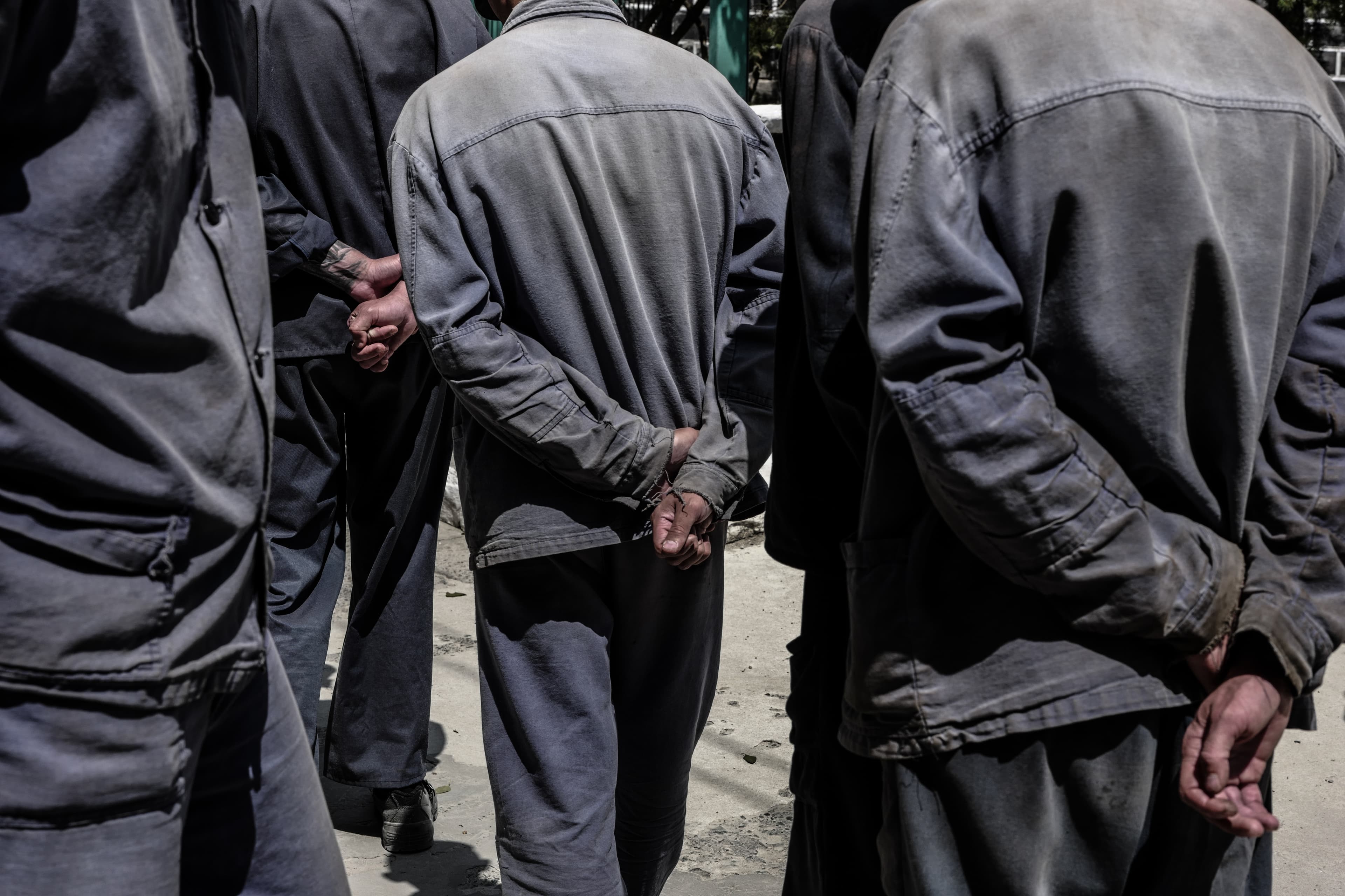 „Jsem ruský vlastenec a žádám Putina, aby mě dostal ze zajetí!“ Reportérky mezi ruskými válečnými zajatci na Ukrajině.