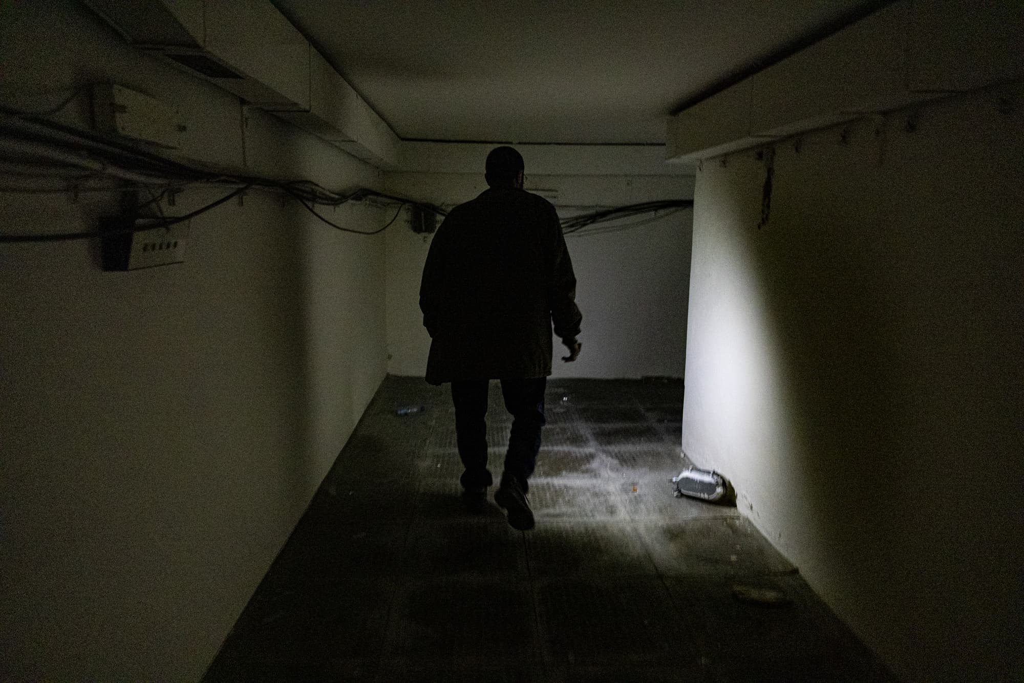 Musíš se plazit po čtyřech a štěkat jako pes. Pak tě zastřelí. V Sýrii pokračuje vraždění alávitů.