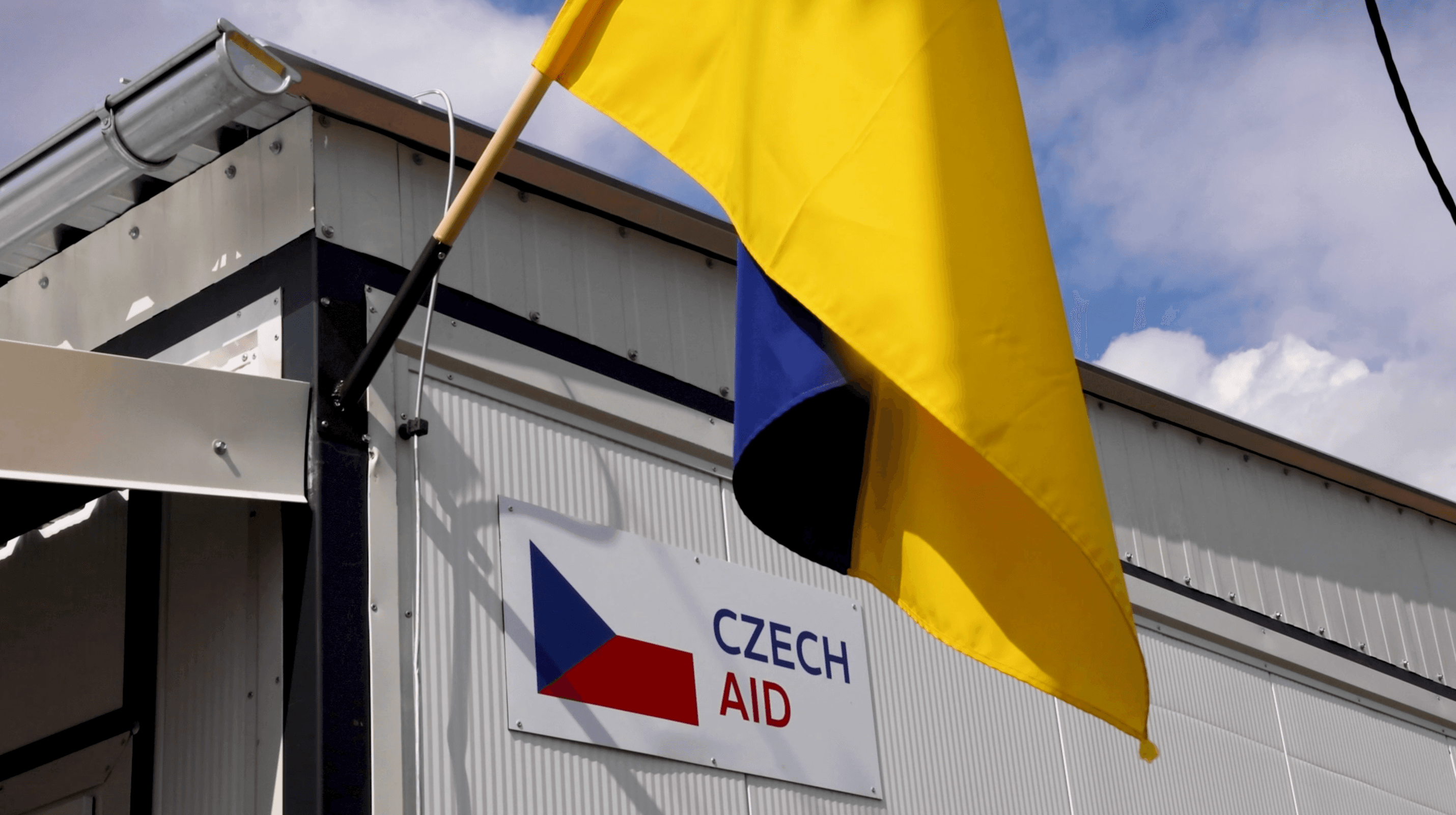 Nemocnice u fronty. Českou firmu, která ji postavila, místní milují. V Česku se stala terčem nenávisti.