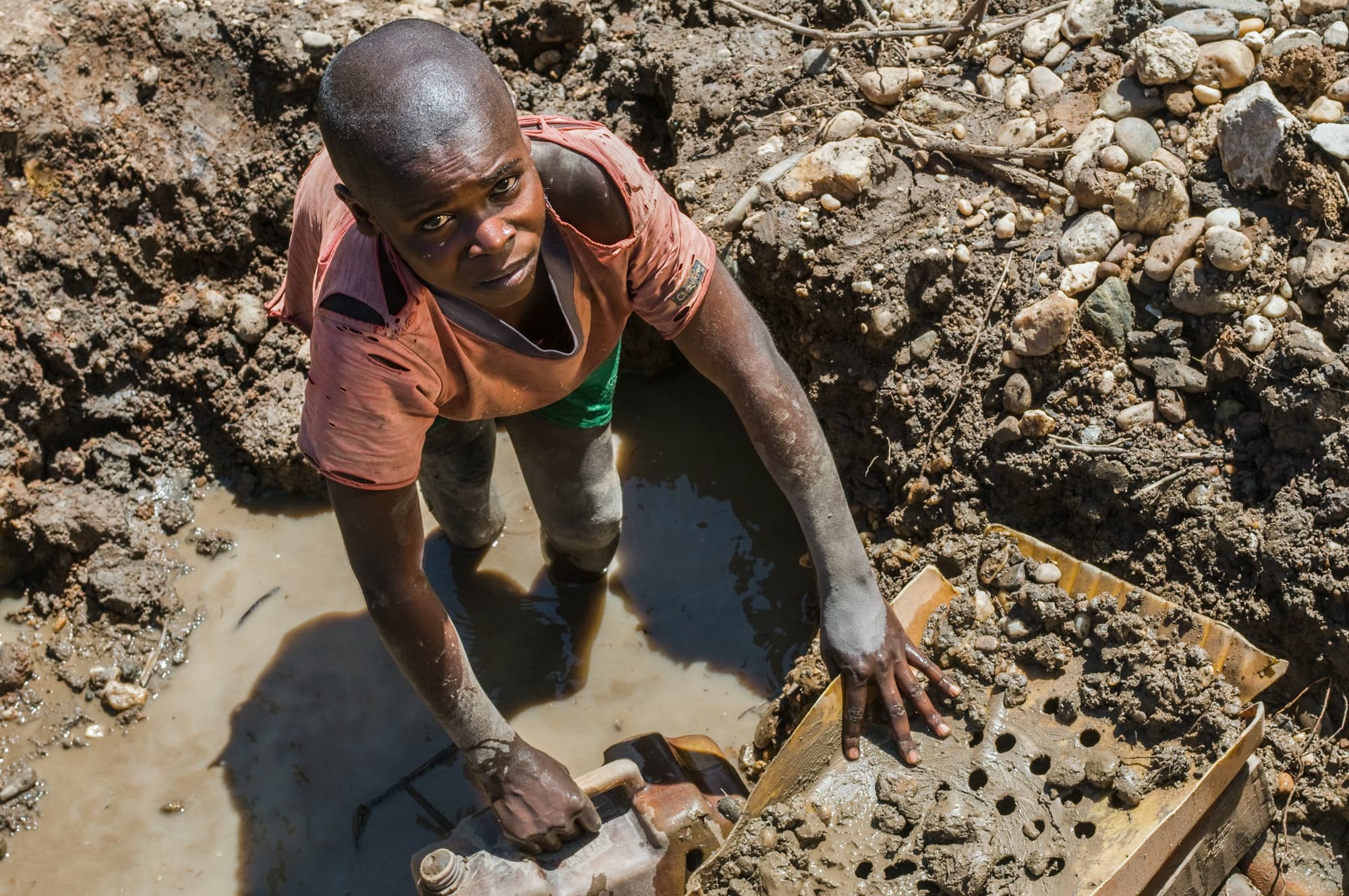 Rwanda zabírá východní Kongo. Jde o nerostné bohatství. Masakry civilistů pokračují.