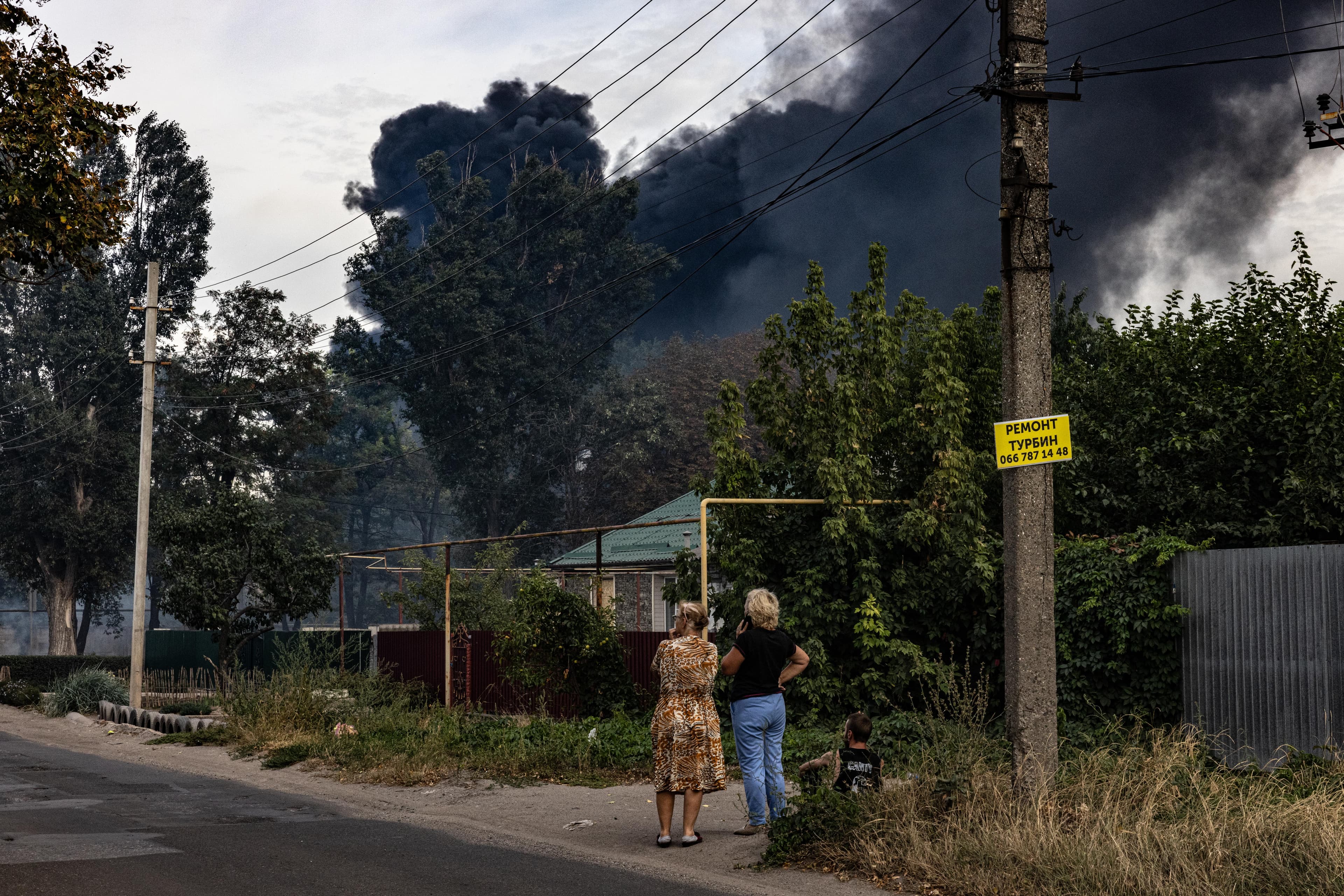 V ostřelovaném Pokrovsku: “Město nevydrží. Je jedno, kdo nás bude odírat, jestli Rusové nebo Ukrajinci,” říká Taťjána, jedna z těch, kteří zůstali.
