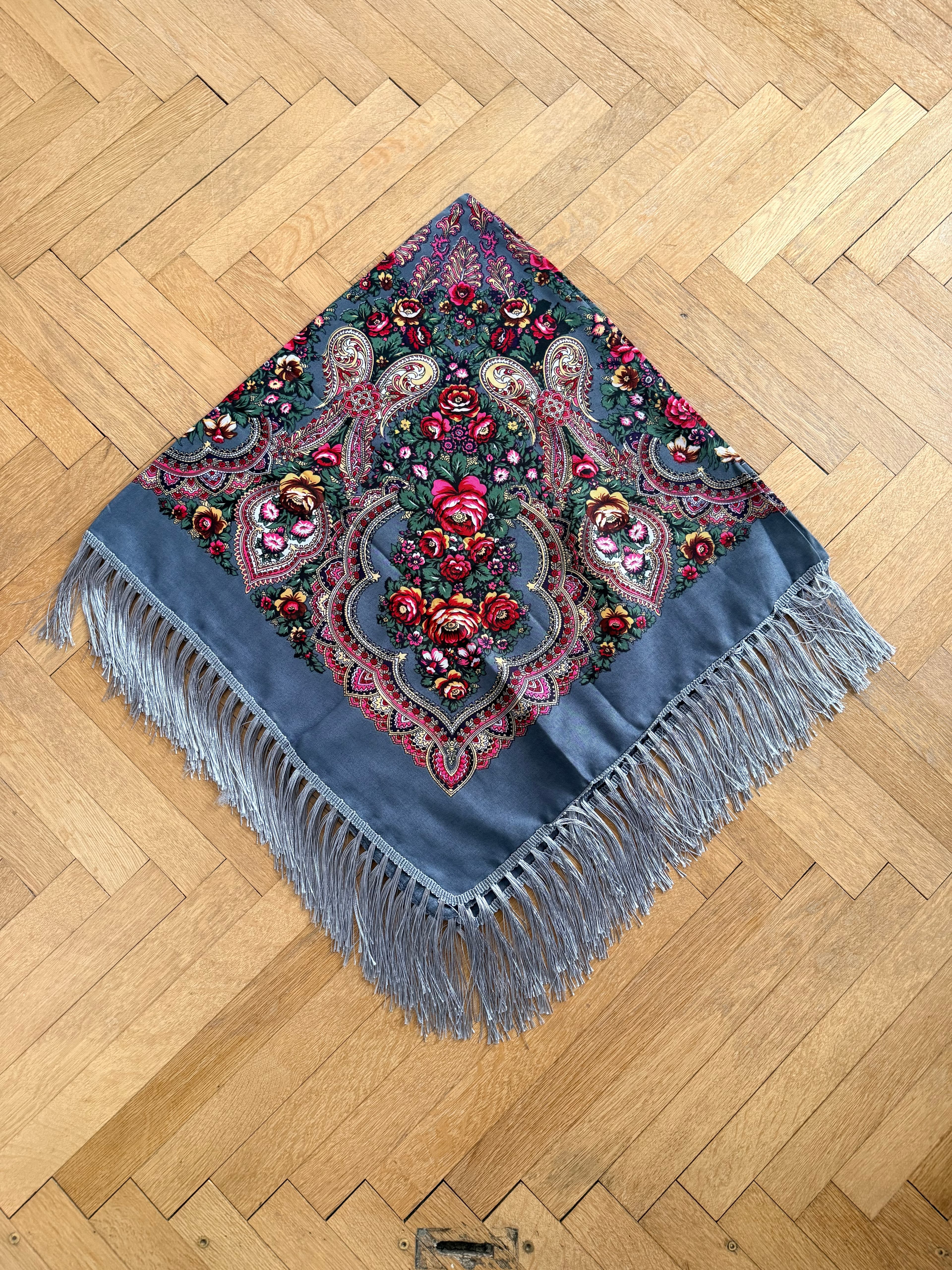 Šátek bojovnice šedý